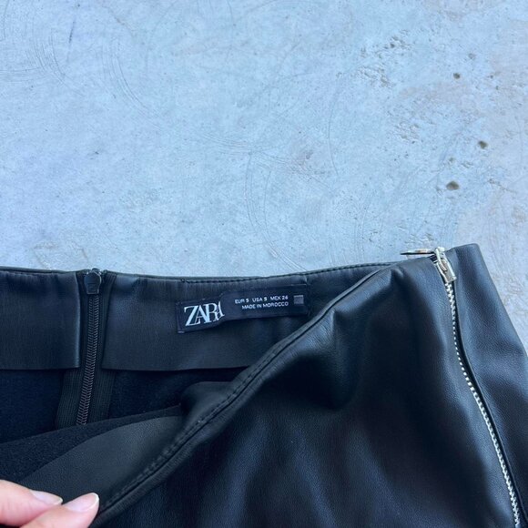 Zara Leather Black Mini Skort with Zipper details - Picture 2 of 2